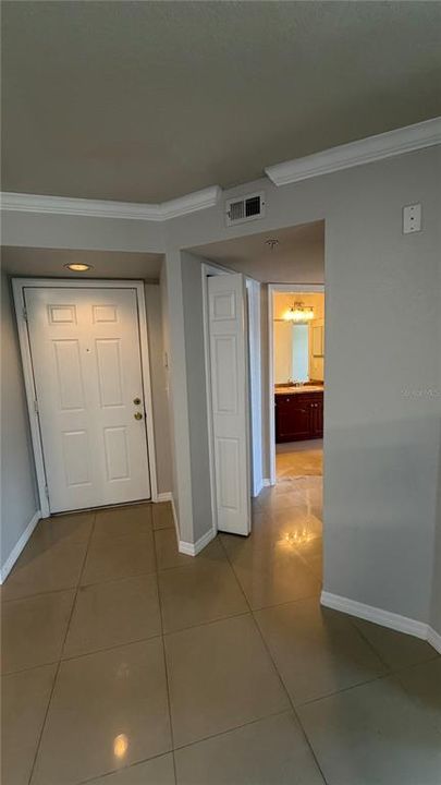 For Rent: $1,800 (2 beds, 2 baths, 1107 Square Feet)