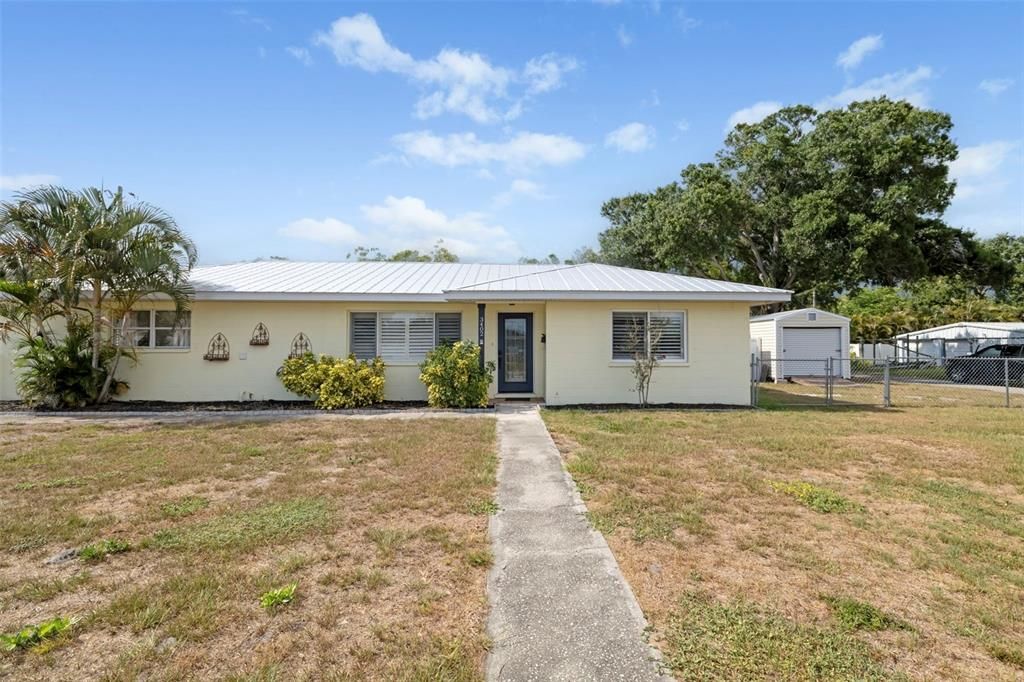 For Sale: $410,000 (4 beds, 2 baths, 2317 Square Feet)