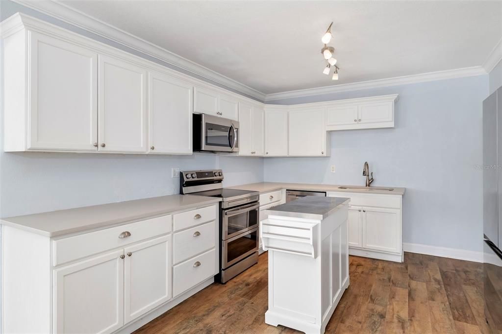 For Sale: $410,000 (4 beds, 2 baths, 2317 Square Feet)