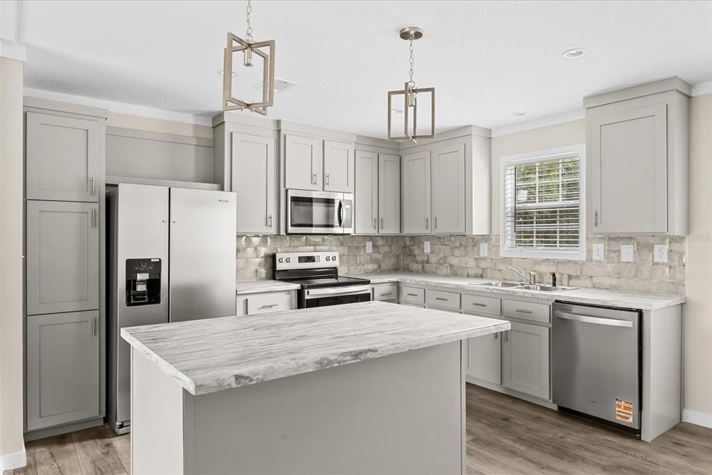 For Sale: $265,000 (3 beds, 2 baths, 1248 Square Feet)