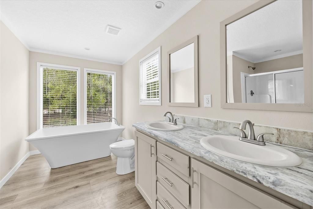 For Sale: $265,000 (3 beds, 2 baths, 1248 Square Feet)