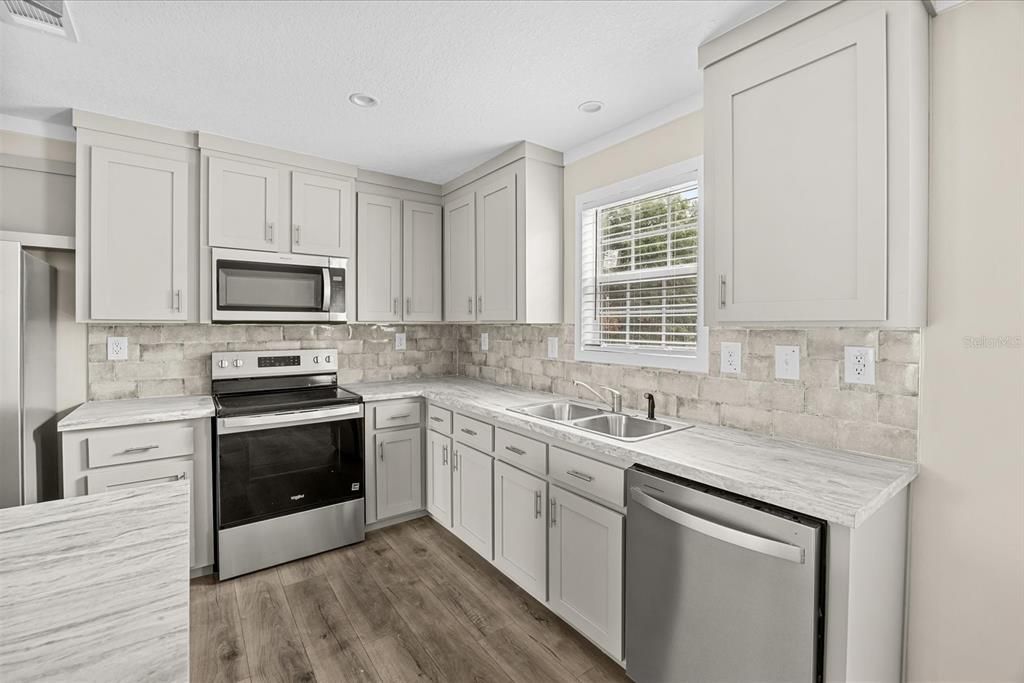 For Sale: $265,000 (3 beds, 2 baths, 1248 Square Feet)