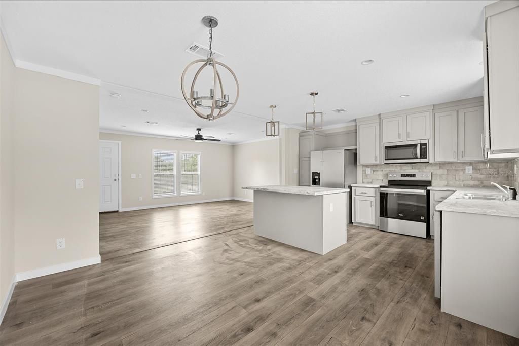 For Sale: $265,000 (3 beds, 2 baths, 1248 Square Feet)