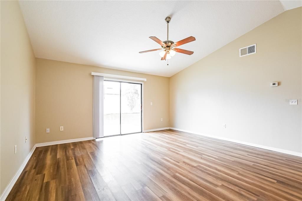 В аренду: $1,855 (3 спален, 2 ванн, 1329 Квадратных фут)