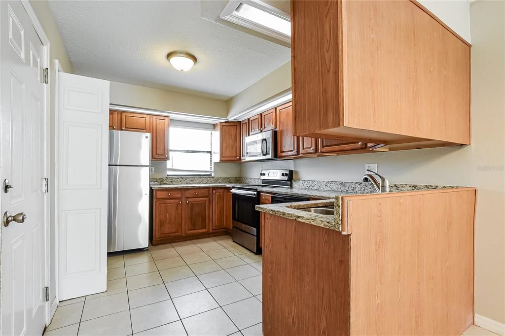 В аренду: $1,855 (3 спален, 2 ванн, 1329 Квадратных фут)