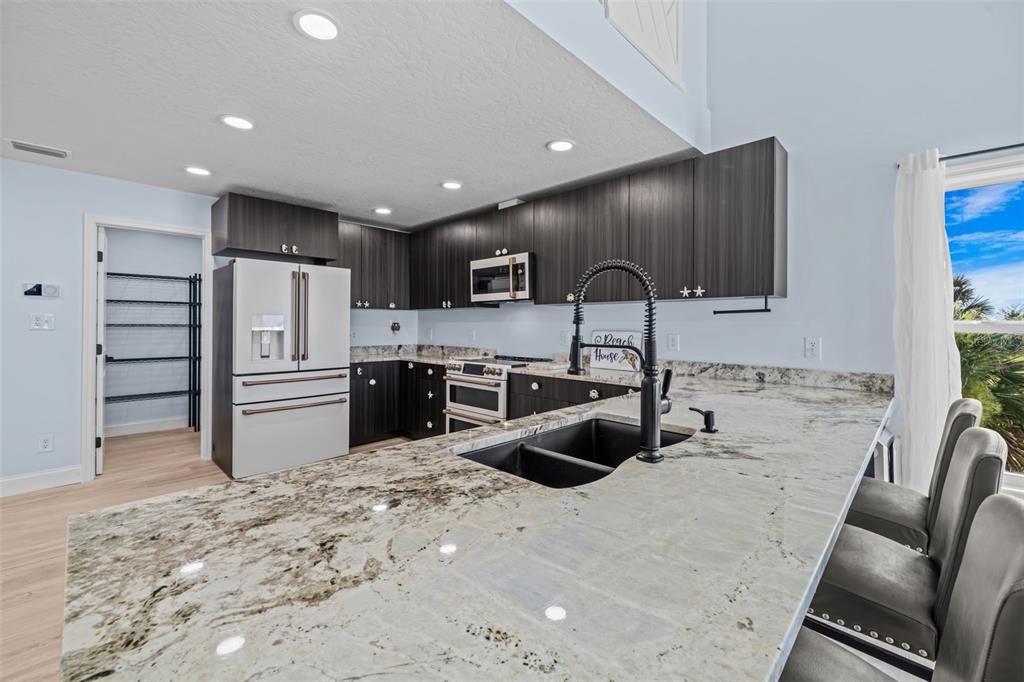 For Sale: $899,000 (3 beds, 2 baths, 2048 Square Feet)