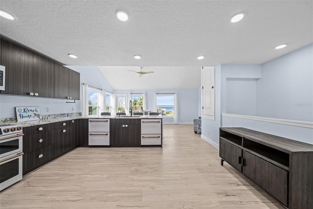For Sale: $899,000 (3 beds, 2 baths, 2048 Square Feet)