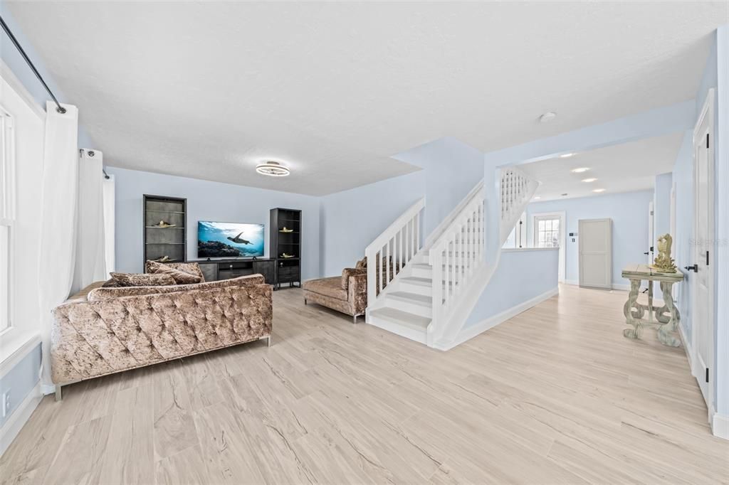 For Sale: $899,000 (3 beds, 2 baths, 2048 Square Feet)