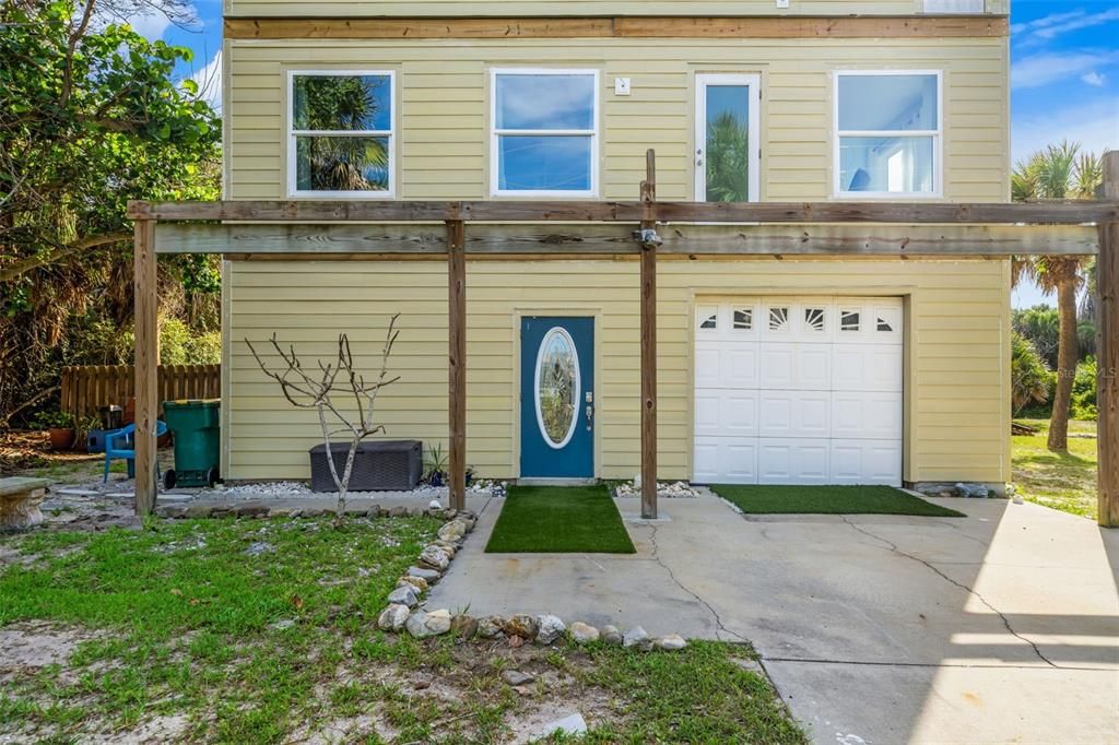 For Sale: $899,000 (3 beds, 2 baths, 2048 Square Feet)