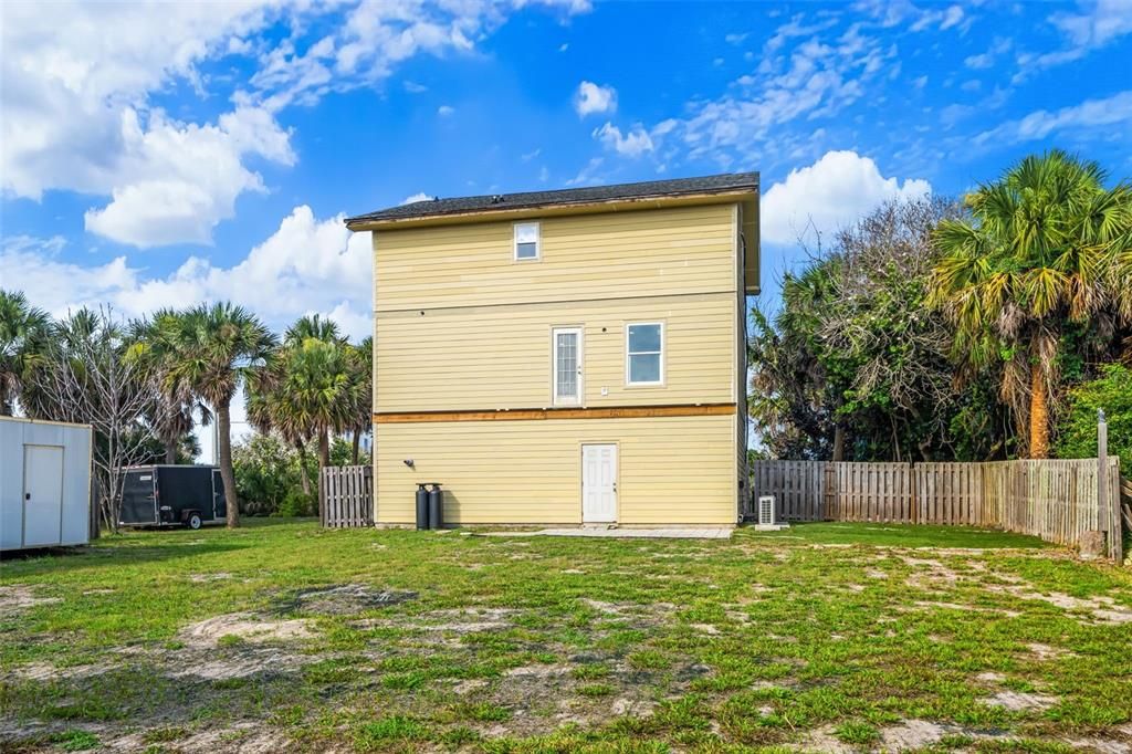 For Sale: $899,000 (3 beds, 2 baths, 2048 Square Feet)