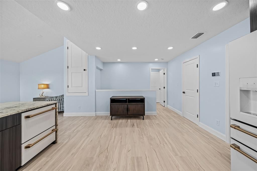 For Sale: $899,000 (3 beds, 2 baths, 2048 Square Feet)