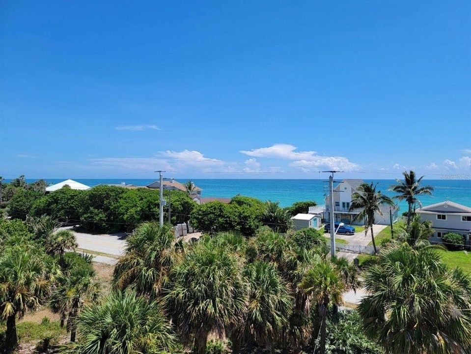 For Sale: $899,000 (3 beds, 2 baths, 2048 Square Feet)