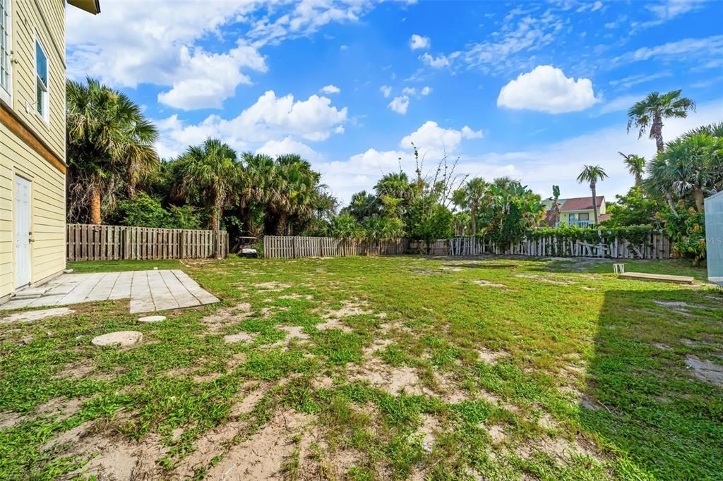 For Sale: $899,000 (3 beds, 2 baths, 2048 Square Feet)