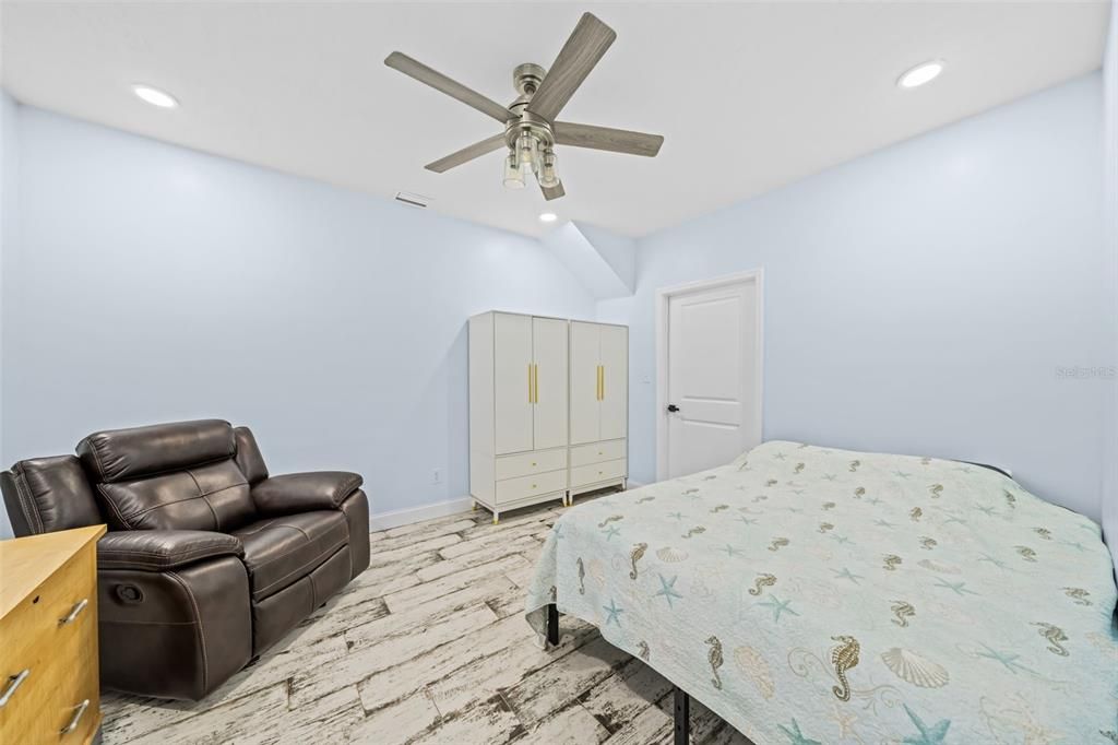 For Sale: $899,000 (3 beds, 2 baths, 2048 Square Feet)