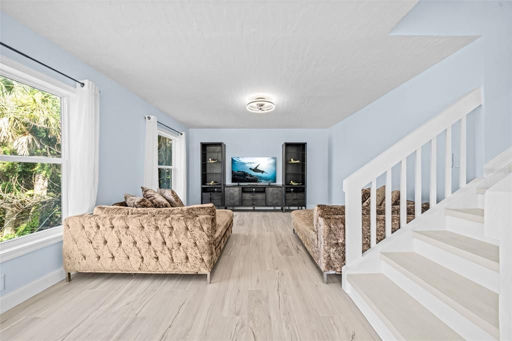 For Sale: $899,000 (3 beds, 2 baths, 2048 Square Feet)