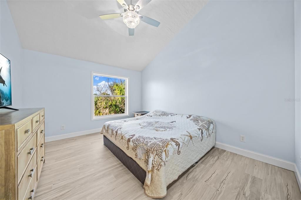 For Sale: $899,000 (3 beds, 2 baths, 2048 Square Feet)