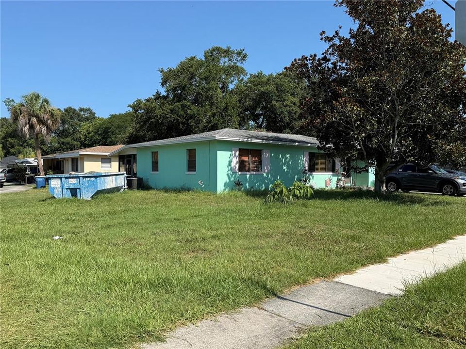 En Venta: $300,000 (3 camas, 2 baños, 1336 Pies cuadrados)