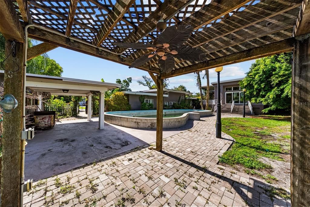 待售: $1,200,000 (0.35 acres)