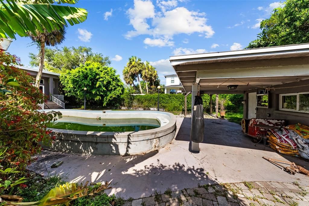 待售: $1,200,000 (0.35 acres)