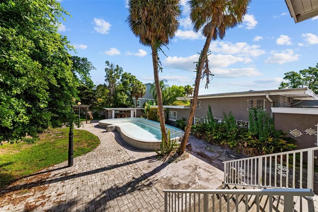 待售: $1,200,000 (0.35 acres)