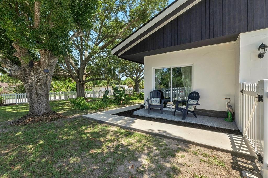 For Sale: $325,000 (3 beds, 3 baths, 1056 Square Feet)