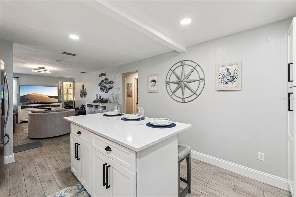 For Sale: $325,000 (3 beds, 3 baths, 1056 Square Feet)