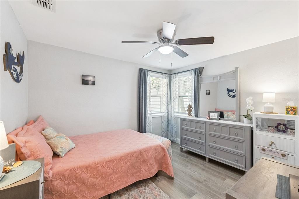 For Sale: $325,000 (3 beds, 3 baths, 1056 Square Feet)