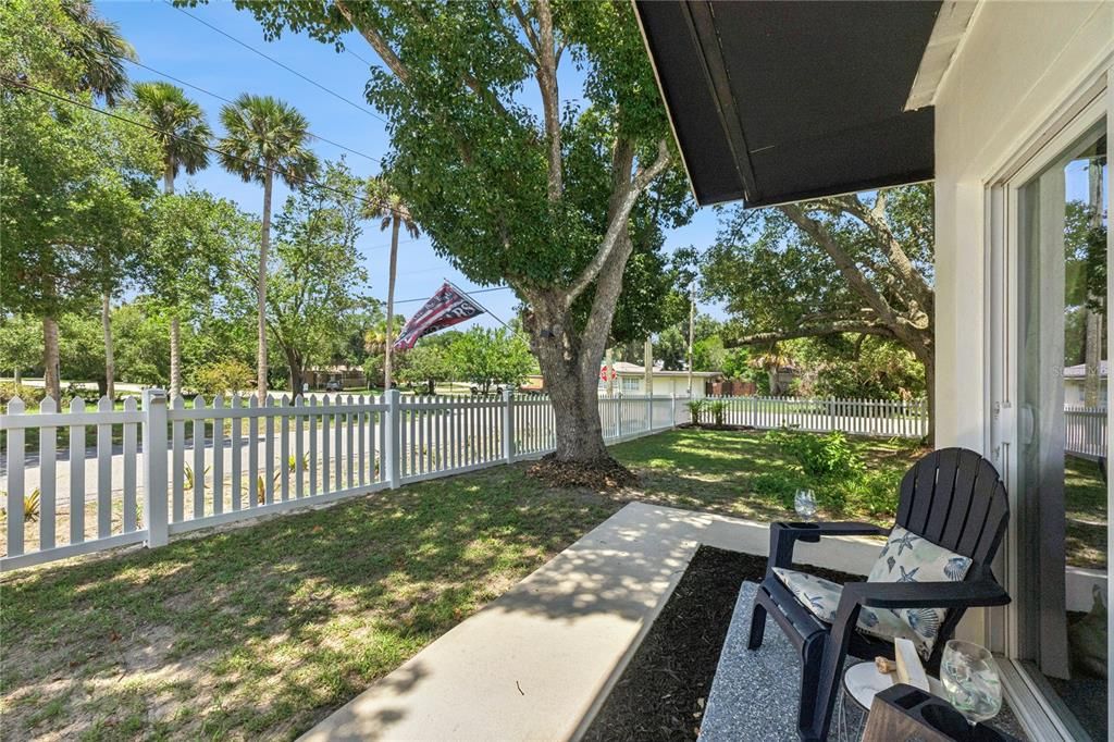 For Sale: $325,000 (3 beds, 3 baths, 1056 Square Feet)