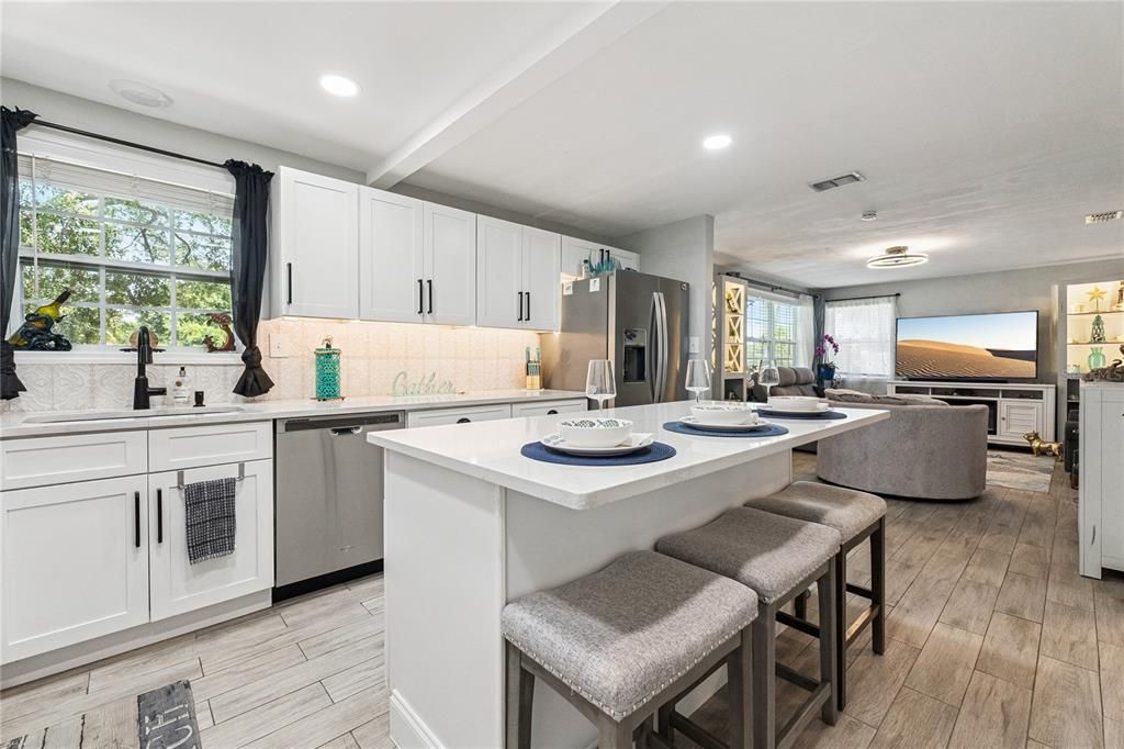 For Sale: $325,000 (3 beds, 3 baths, 1056 Square Feet)