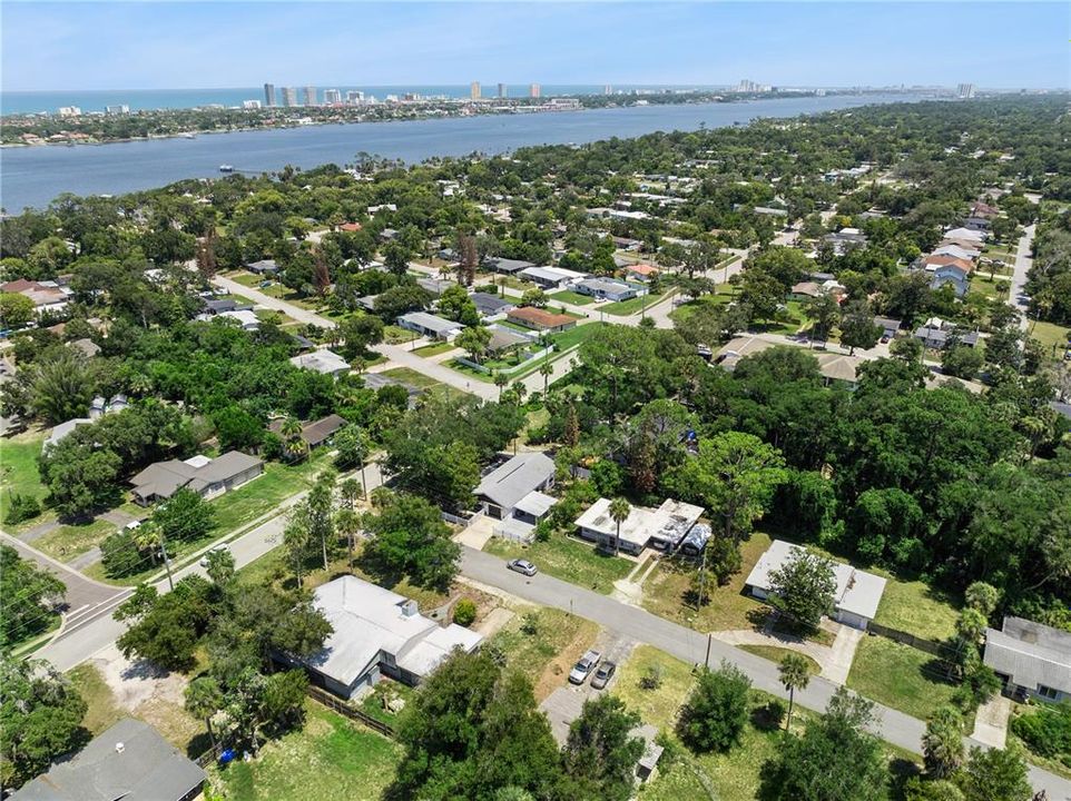 For Sale: $325,000 (3 beds, 3 baths, 1056 Square Feet)