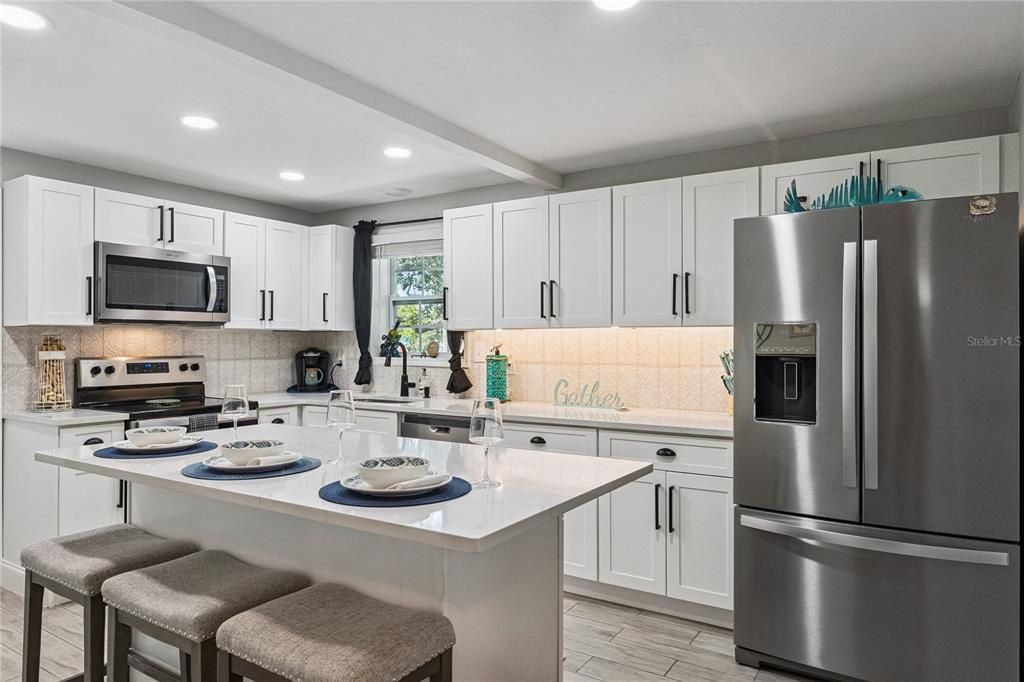 For Sale: $325,000 (3 beds, 3 baths, 1056 Square Feet)