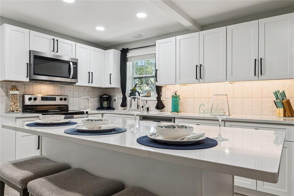 For Sale: $325,000 (3 beds, 3 baths, 1056 Square Feet)