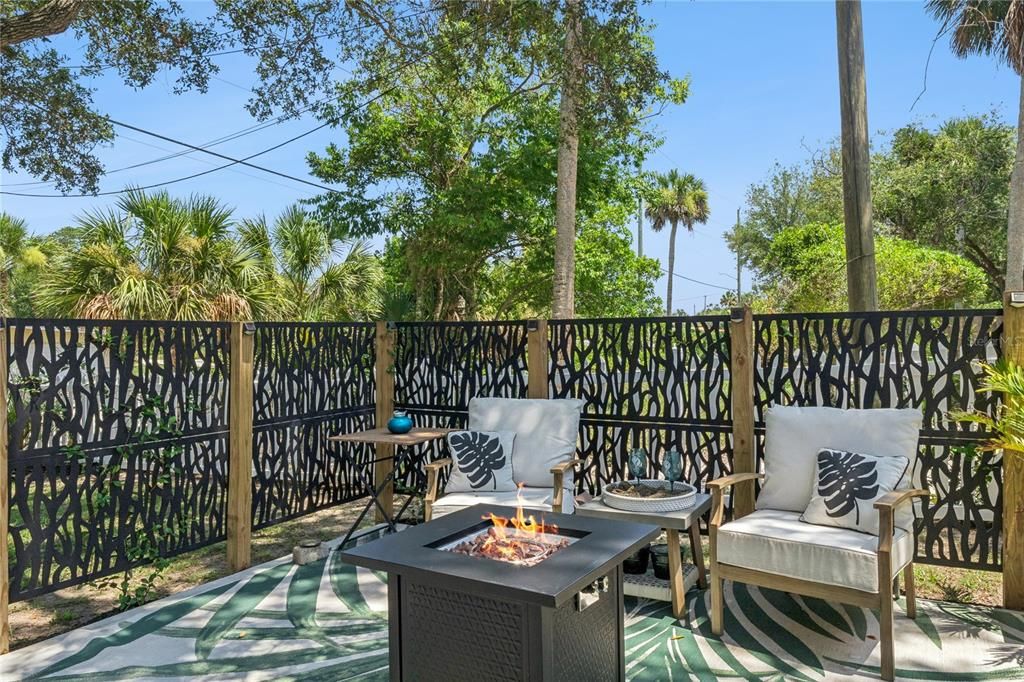 For Sale: $325,000 (3 beds, 3 baths, 1056 Square Feet)