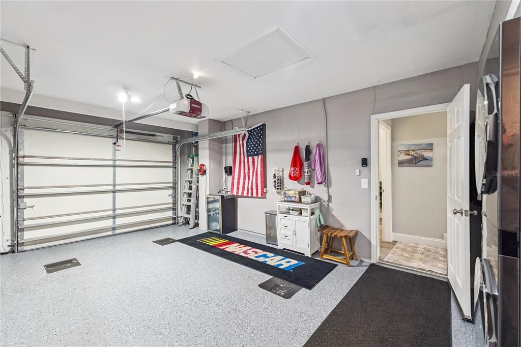 For Sale: $325,000 (3 beds, 3 baths, 1056 Square Feet)