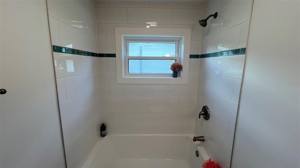 For Sale: $300,000 (3 beds, 2 baths, 1514 Square Feet)