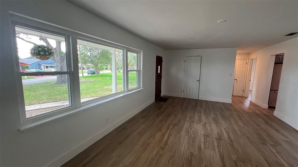 For Sale: $300,000 (3 beds, 2 baths, 1514 Square Feet)