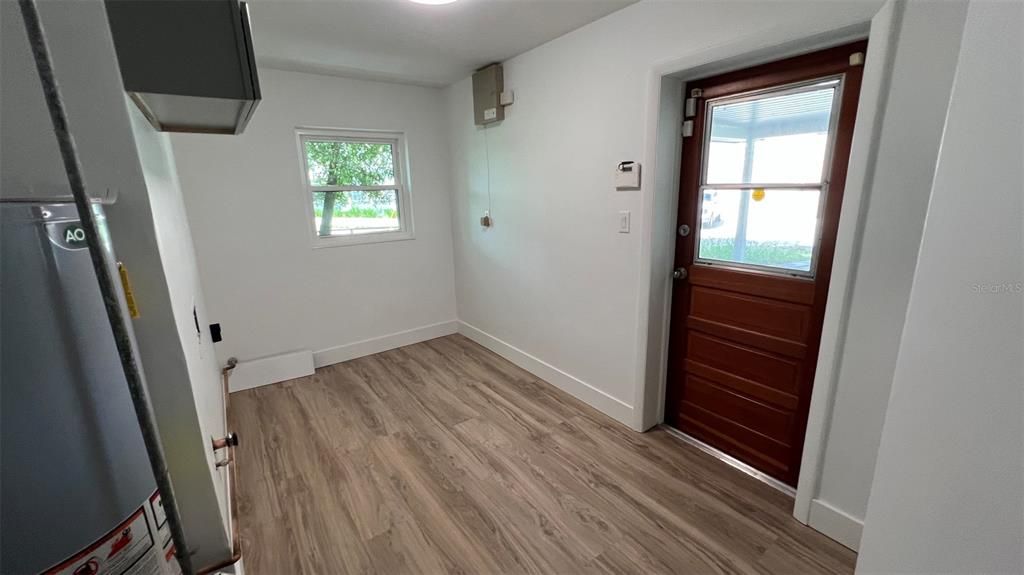 For Sale: $300,000 (3 beds, 2 baths, 1514 Square Feet)
