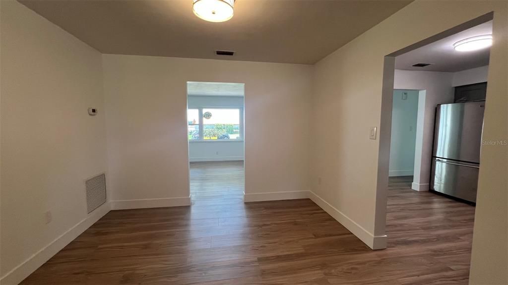 For Sale: $300,000 (3 beds, 2 baths, 1514 Square Feet)