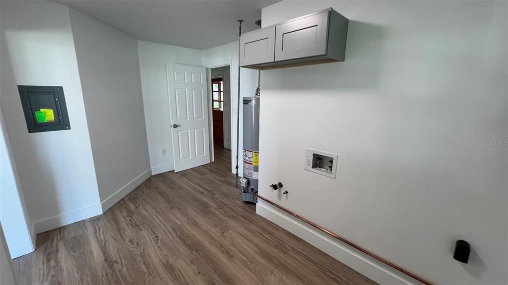 For Sale: $300,000 (3 beds, 2 baths, 1514 Square Feet)