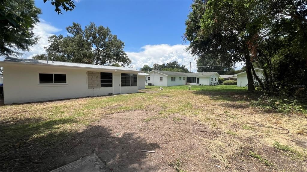 For Sale: $300,000 (3 beds, 2 baths, 1514 Square Feet)