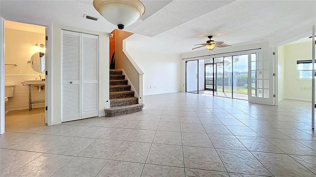 For Rent: $2,695 (2 beds, 2 baths, 1428 Square Feet)