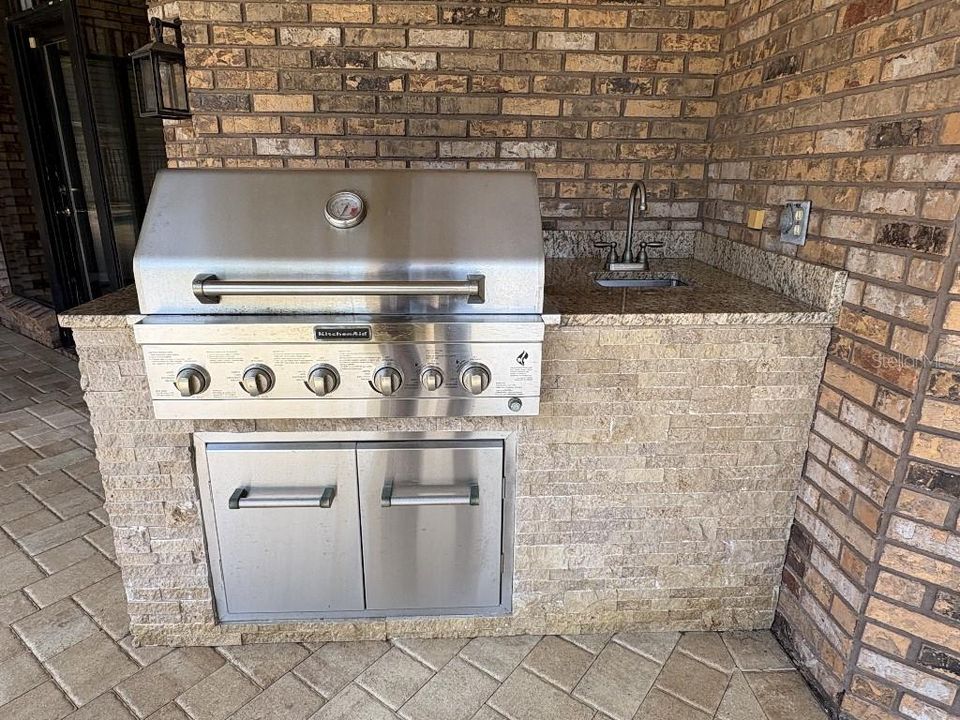 En Venta: $889,000 (4 camas, 3 baños, 2728 Pies cuadrados)