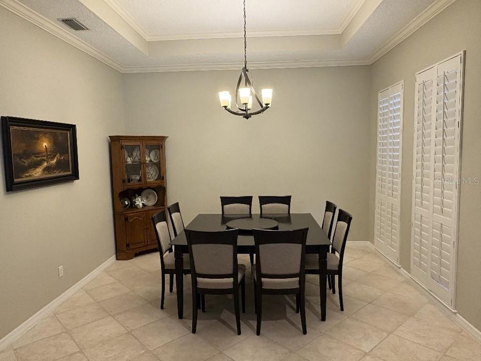En Venta: $889,000 (4 camas, 3 baños, 2728 Pies cuadrados)