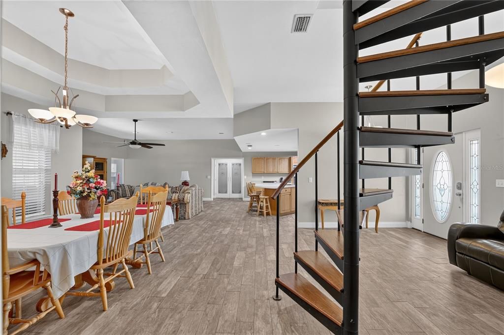En Venta: $735,000 (4 camas, 4 baños, 4170 Pies cuadrados)