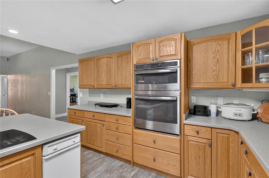En Venta: $735,000 (4 camas, 4 baños, 4170 Pies cuadrados)