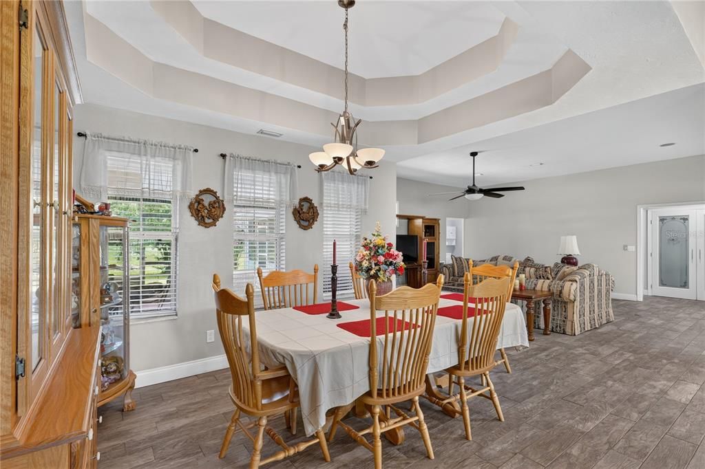 En Venta: $735,000 (4 camas, 4 baños, 4170 Pies cuadrados)