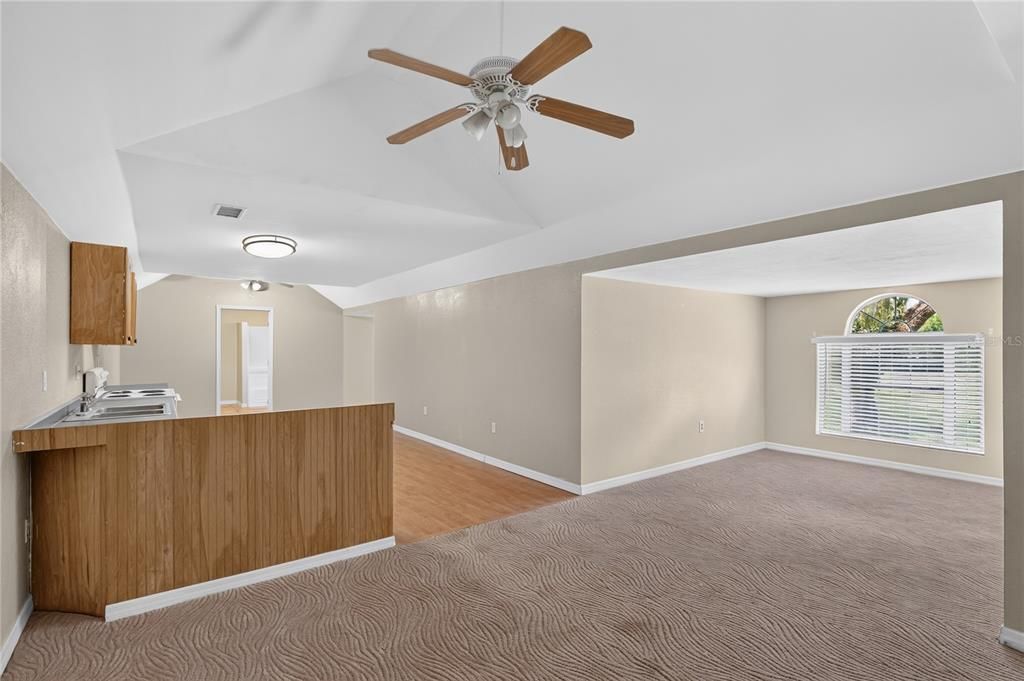 En Venta: $735,000 (4 camas, 4 baños, 4170 Pies cuadrados)