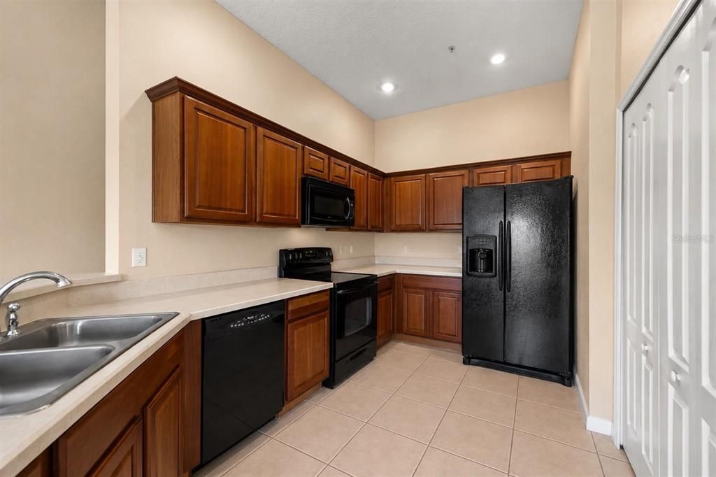 For Rent: $1,900 (2 beds, 2 baths, 1214 Square Feet)