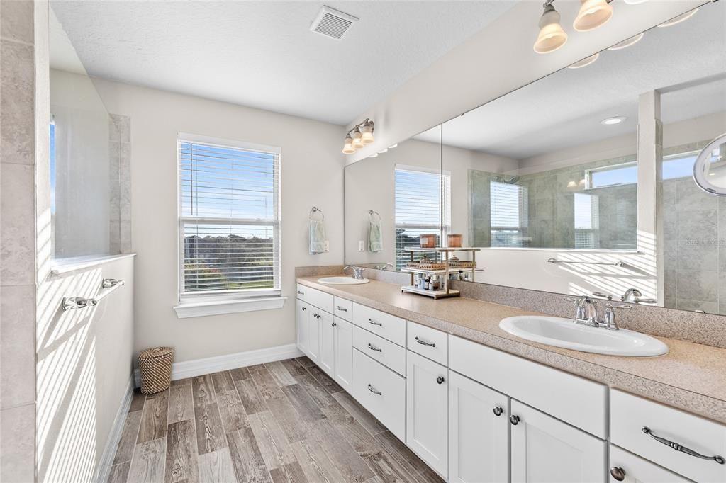 En Venta: $999,000 (5 camas, 5 baños, 4075 Pies cuadrados)