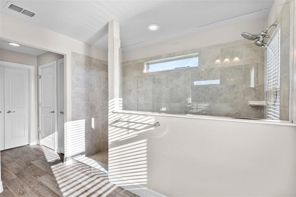 En Venta: $999,000 (5 camas, 5 baños, 4075 Pies cuadrados)